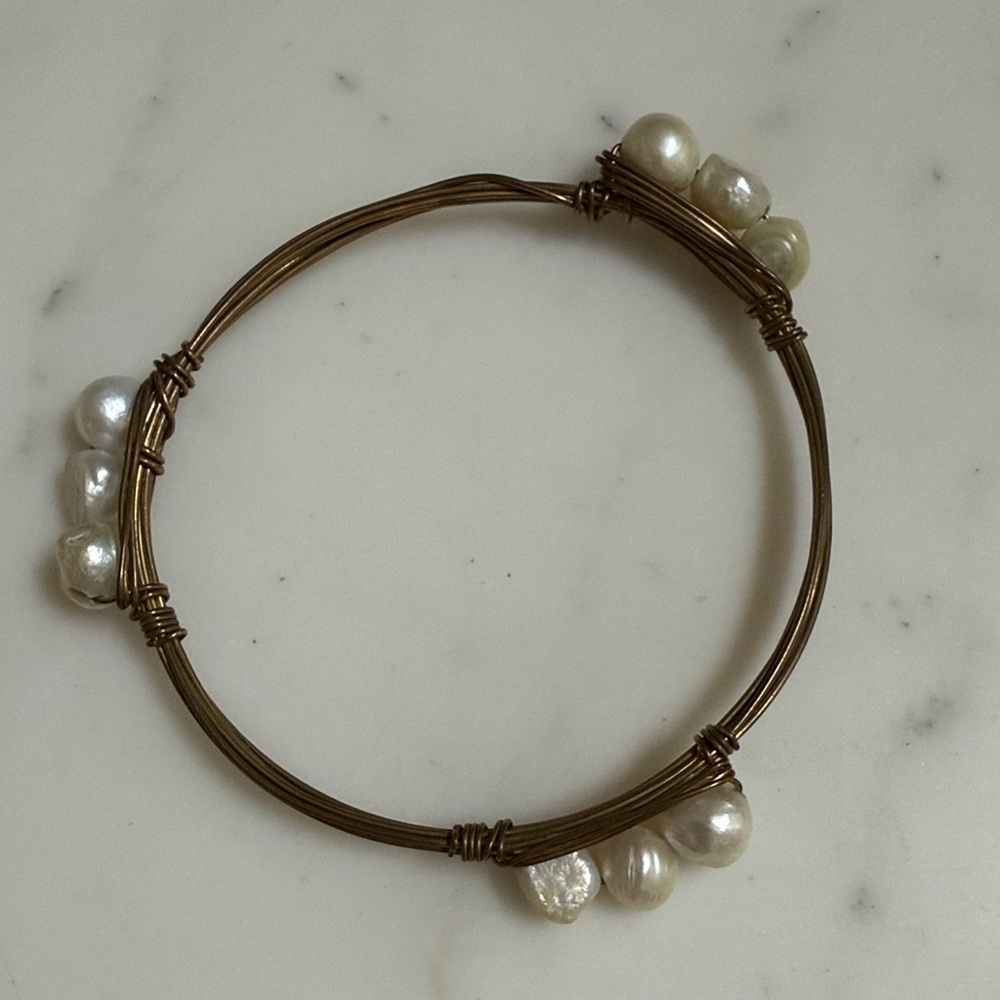 Elegant Pearl and Gold Wire Bracelet
